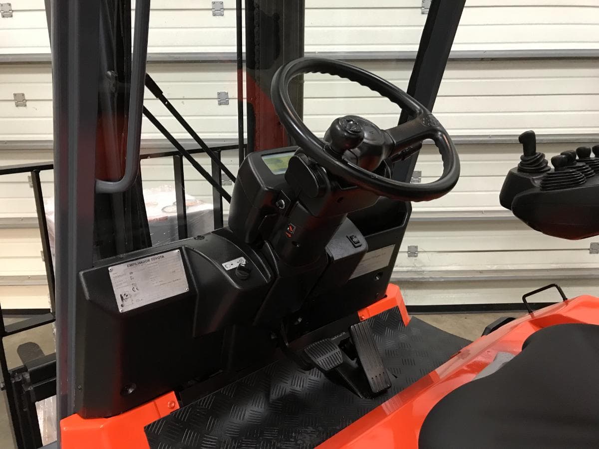 Empilhador Eléctrico Toyota 3000 KG — imagen 9
