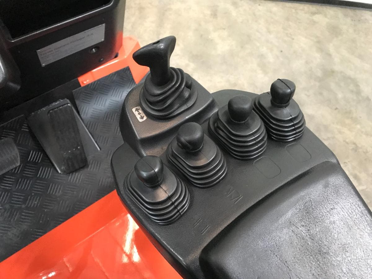 Empilhador Eléctrico Toyota 3000 KG — imagen 10