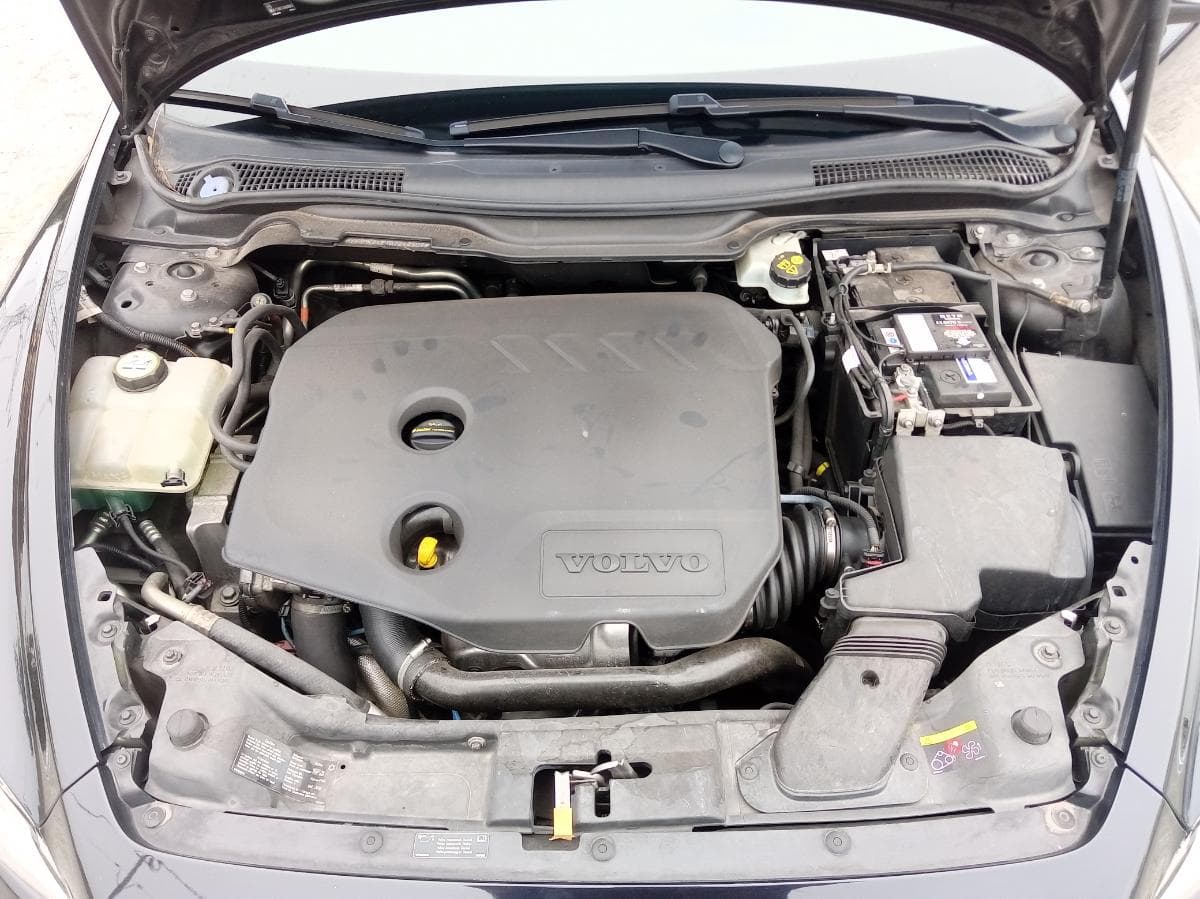 Volvo C30 R Design 1.6 D · Ano 2011 — imagen 3
