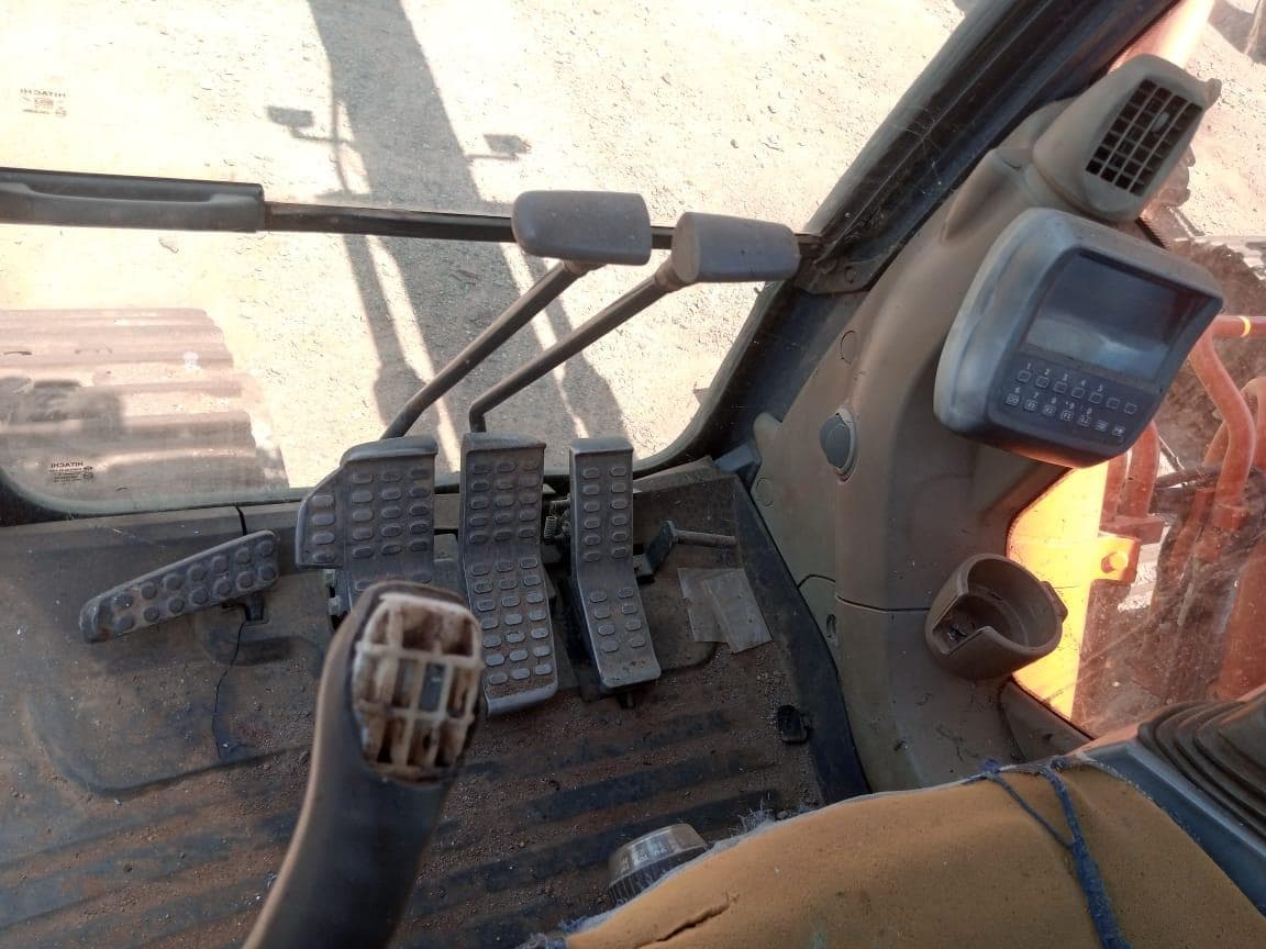 Escavadora de Rastos 30 T · Mocuba — imagem 7
