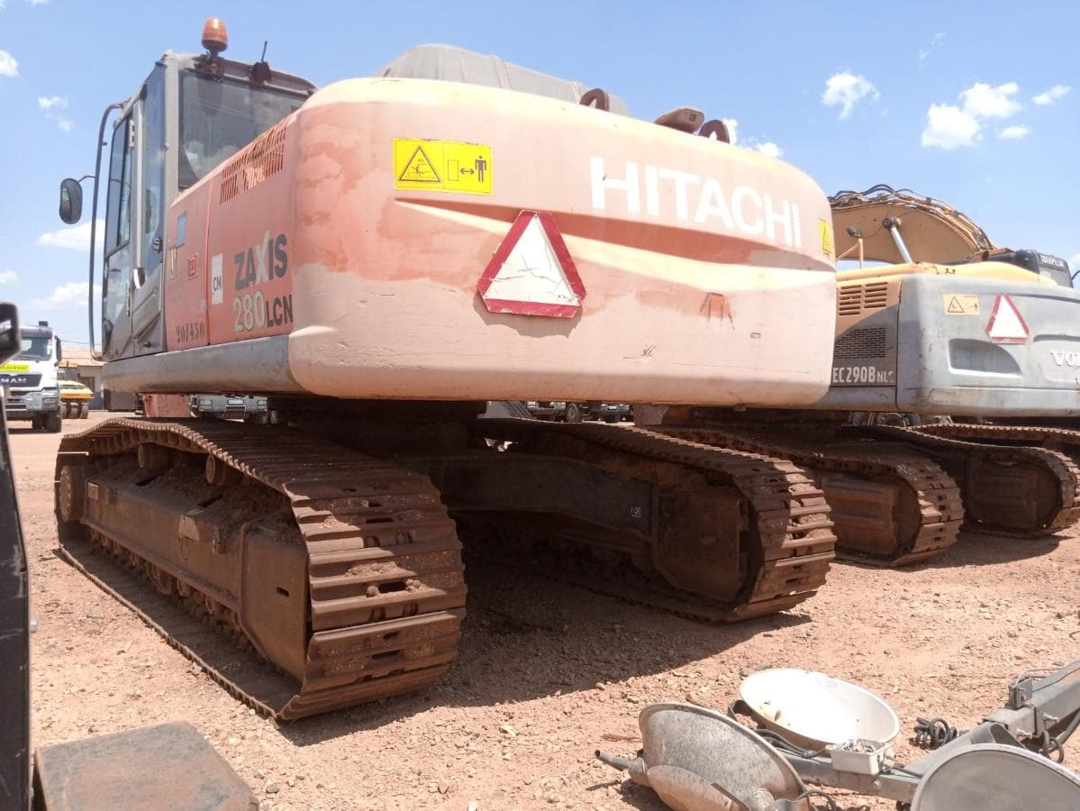 Escavadora de Rastos 30 T · Mocuba — imagem 9
