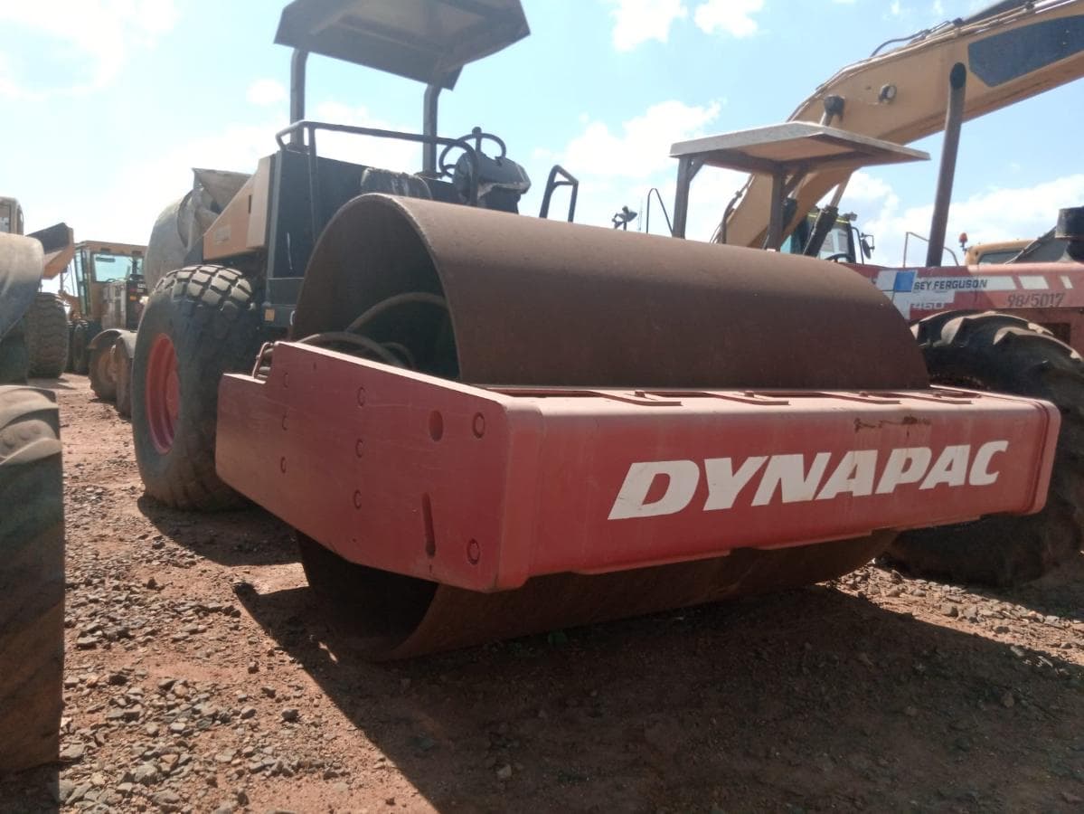 Rodillo DYNAPAC · Mocuba