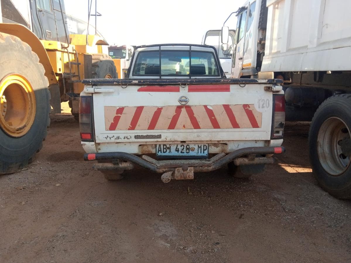 NISSAN HARDBODY 2.5 · Mocuba — imagen 15