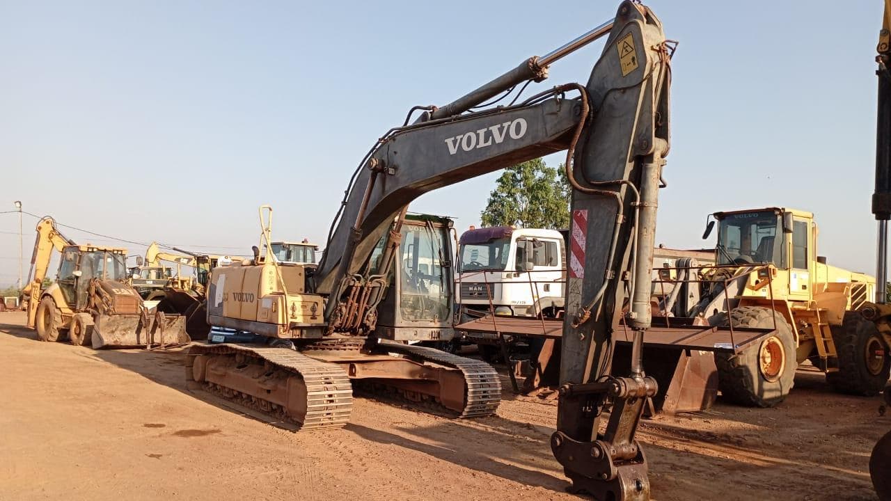 Escavadora de Rastos 20 T · Mocuba — imagen 1