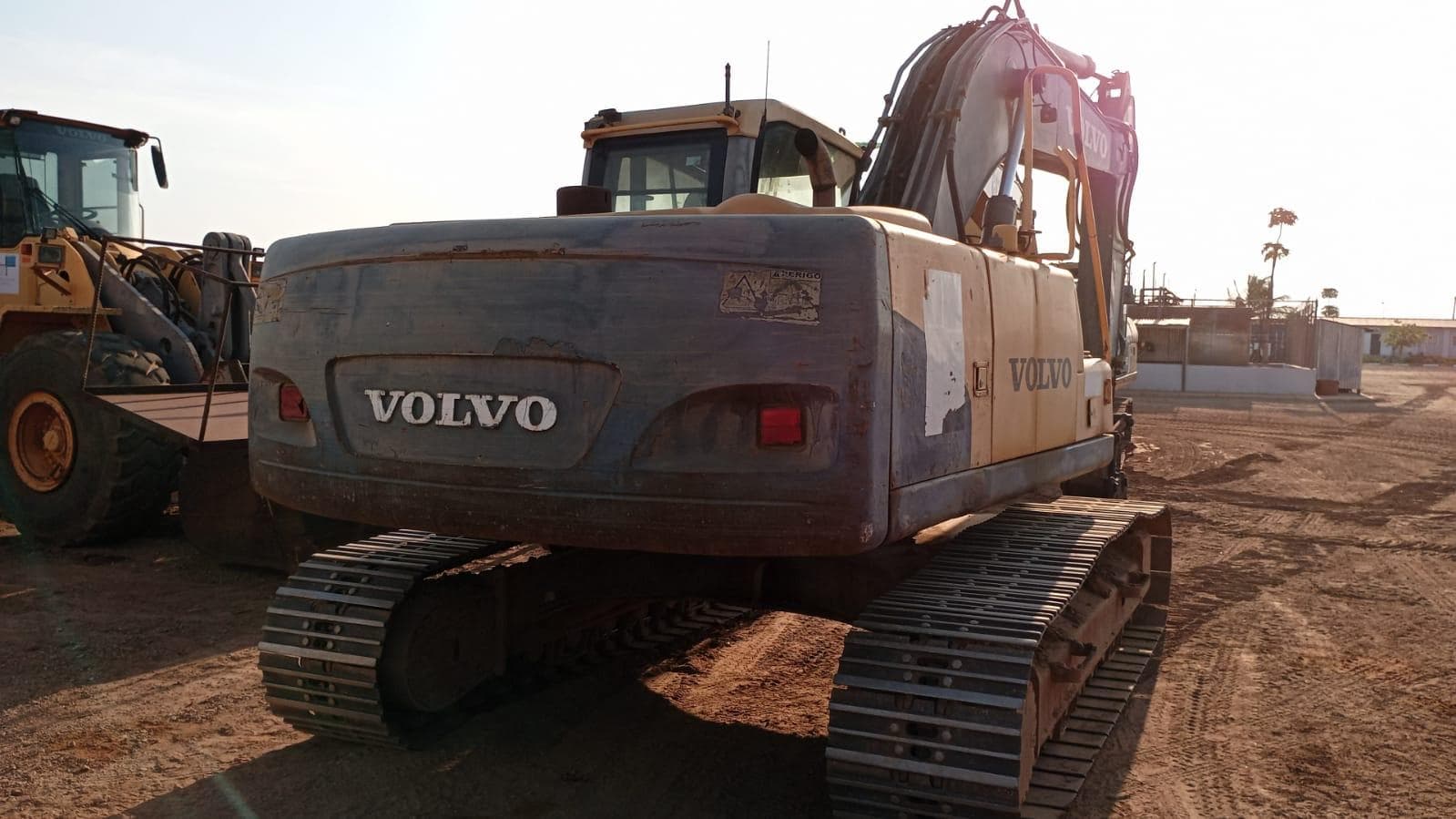 Escavadora de Rastos 20 T · Mocuba — imagen 3