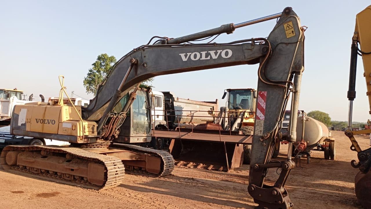Escavadora de Rastos 20 T · Mocuba — imagen 4