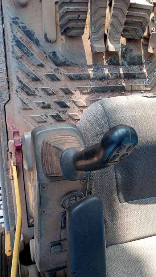 Escavadora de Rastos 20 T · Mocuba — imagen 8