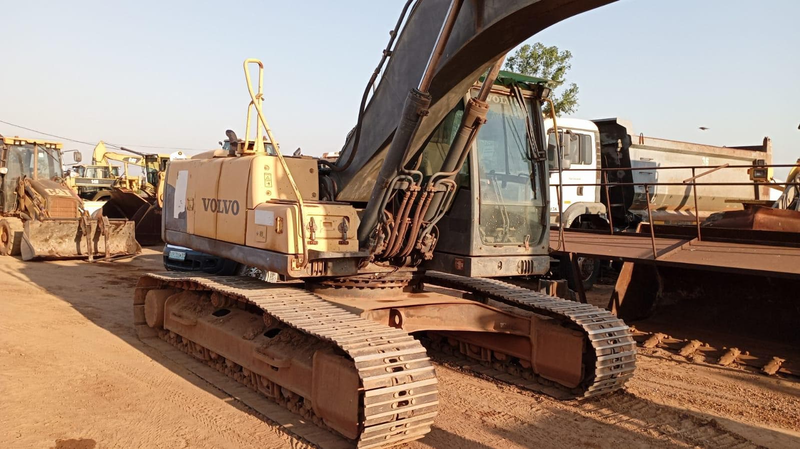 Escavadora de Rastos 20 T · Mocuba — imagen 10