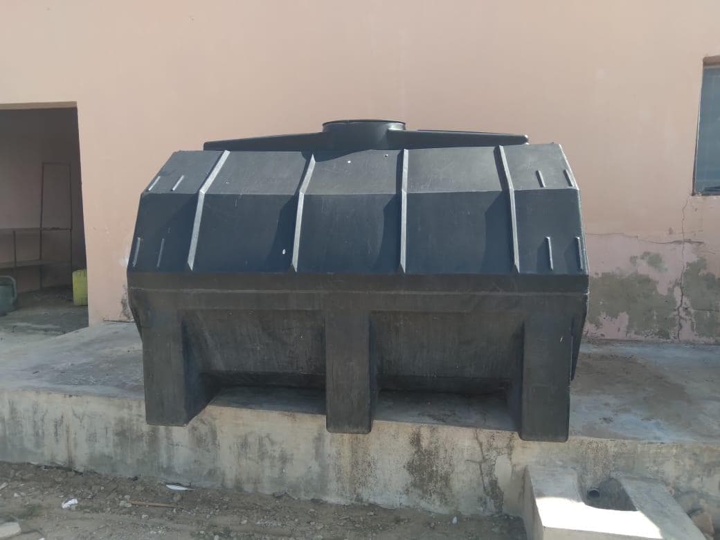 Depósito de agua ·