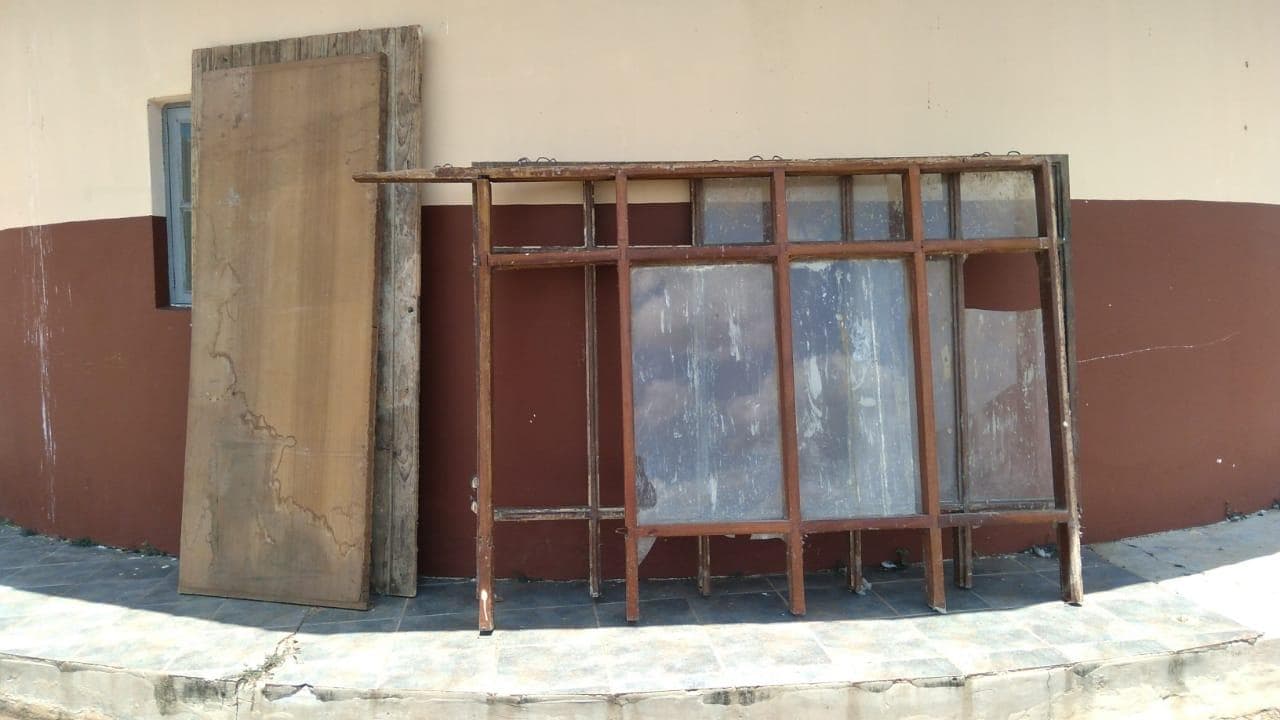 Aros de janelas e portas.  · — imagem 1