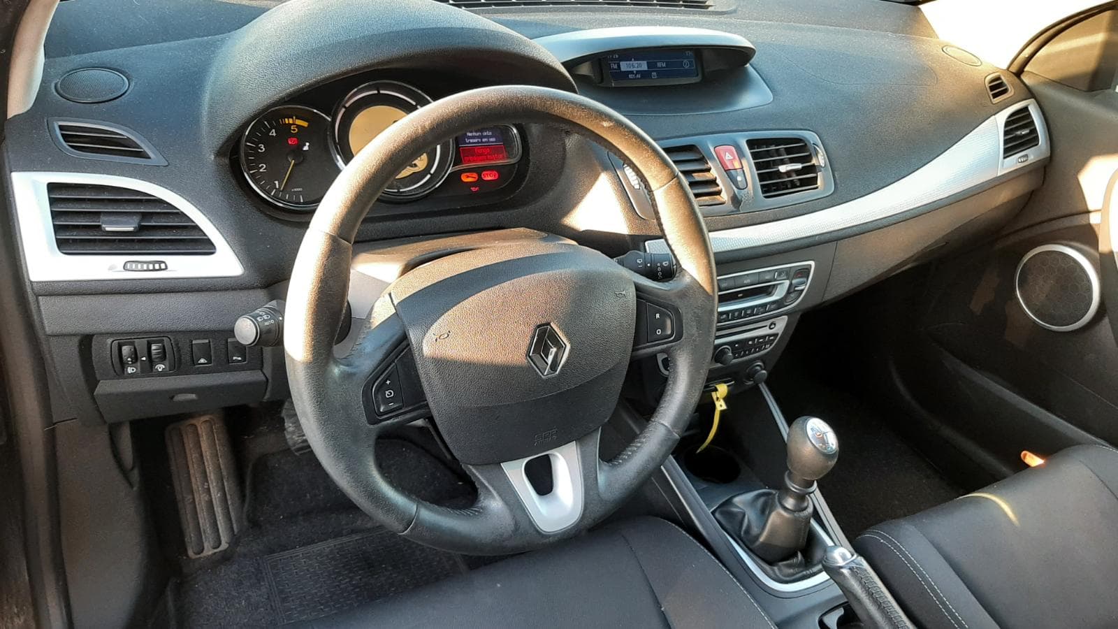 Renault Mégane 1.5 DCI Coupé · Ano 2010 — imagen 20