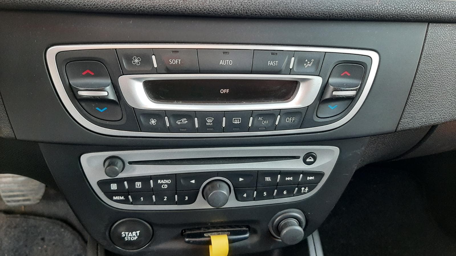 Renault Mégane 1.5 DCI Coupé · Ano 2010 — imagen 23