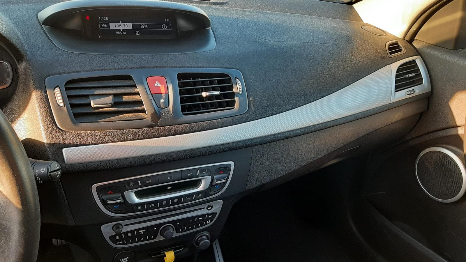 Renault Mégane 1.5 DCI Coupé · Ano 2010 — imagen 27