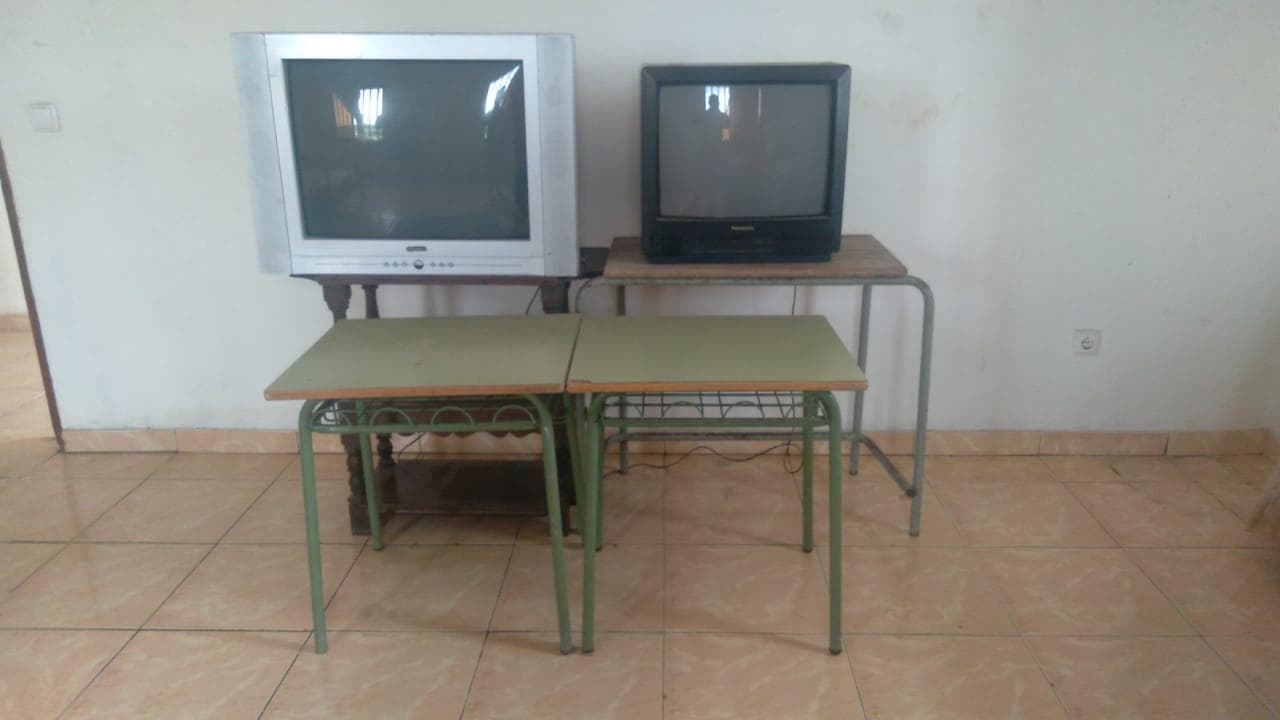 TV´s, Carteiras e estante · — imagem 1