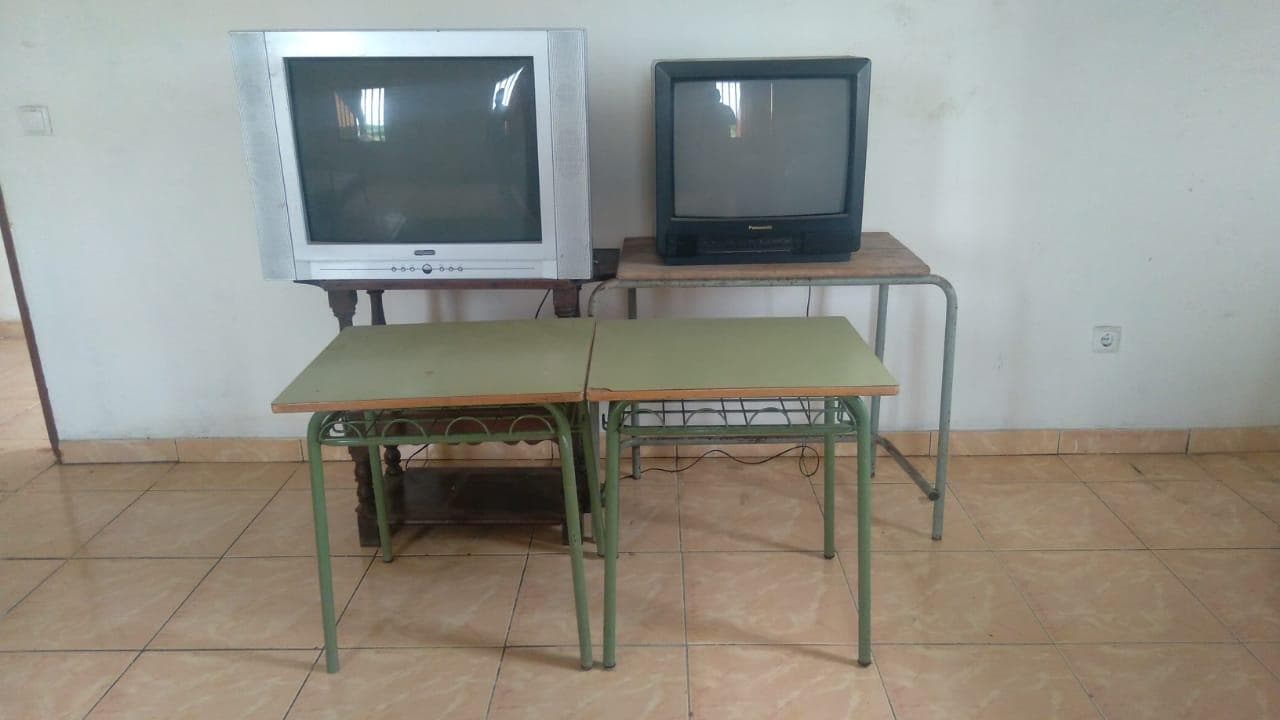 TV´s, Carteiras e estante · — imagem 2