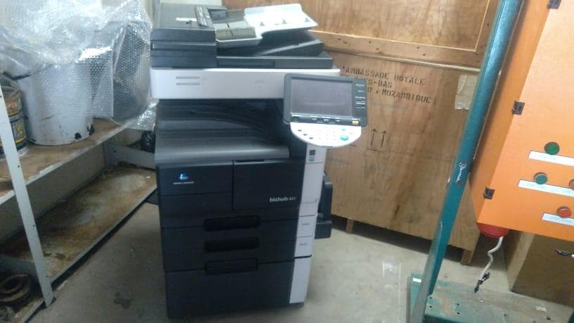 Fotocopiadora Konica Minolta Bizhub 421. ·