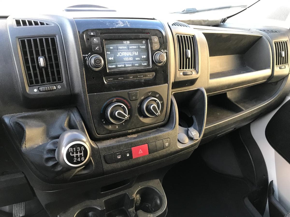 Peugeot Boxer 2.0 Blue HDI · Ano 2017 — imagem 24
