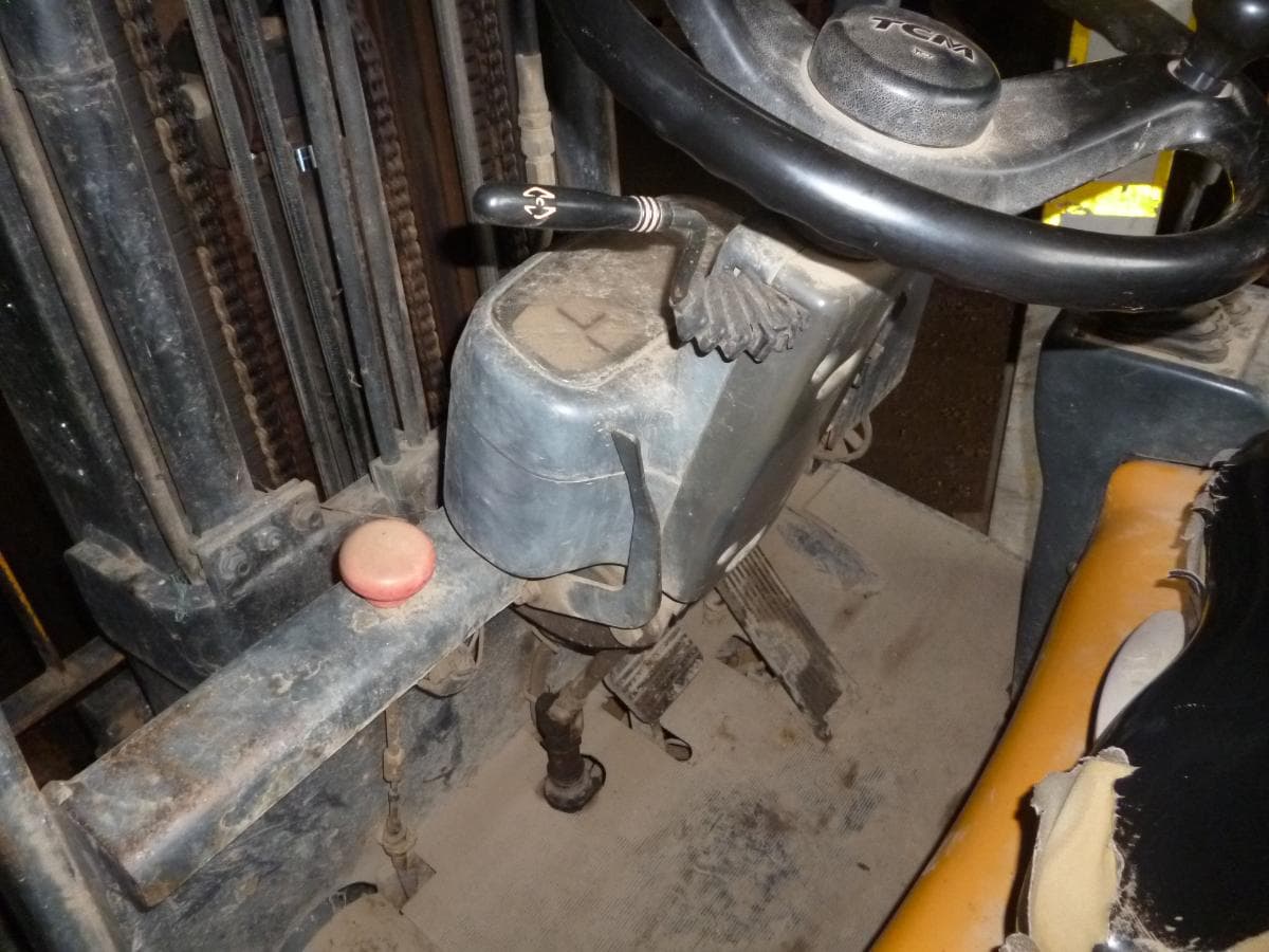 Forklift — image 4