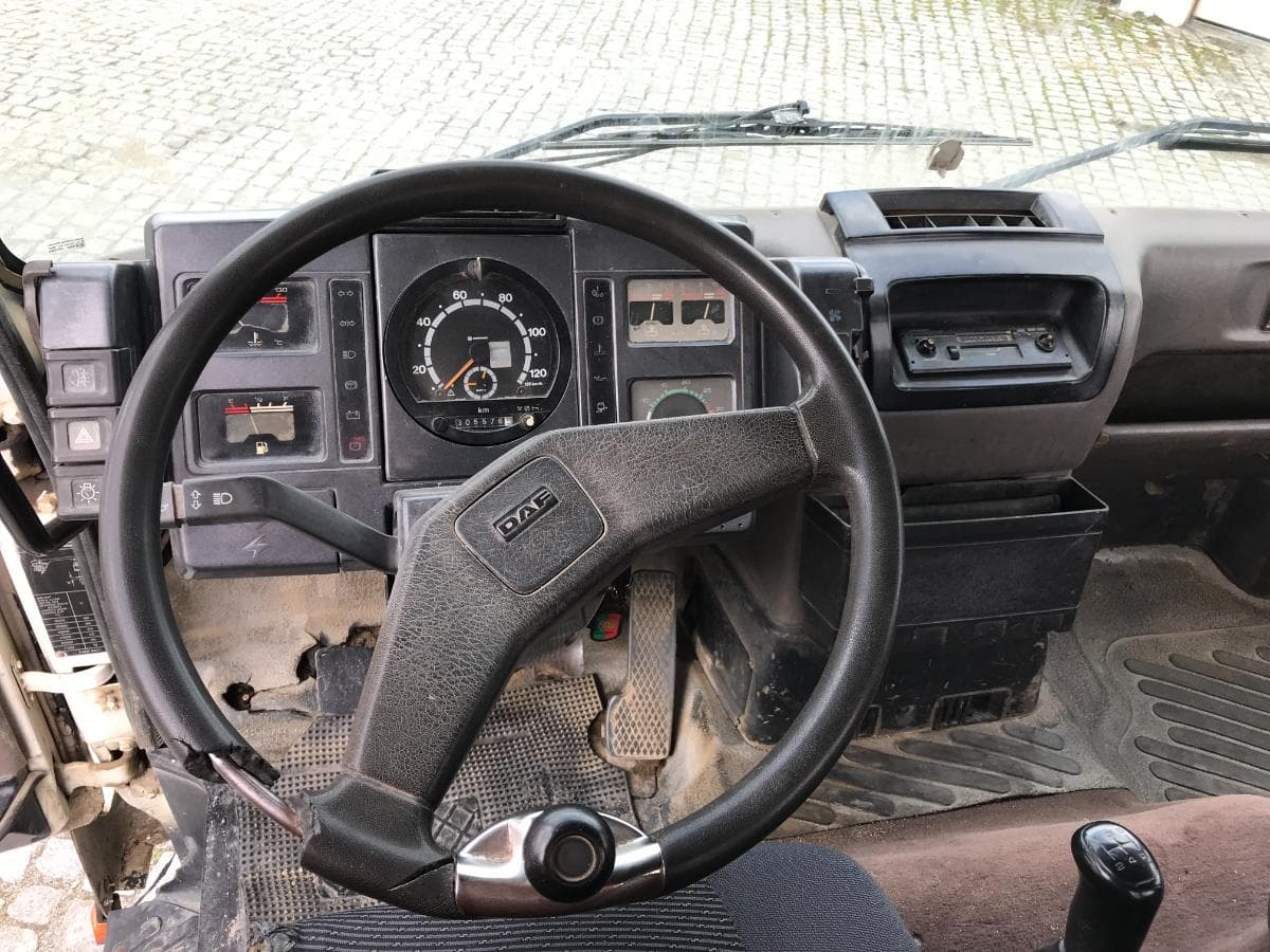 DAF 45.130 Com Grua Effer 75.28 · Ano 1998 — imagen 9