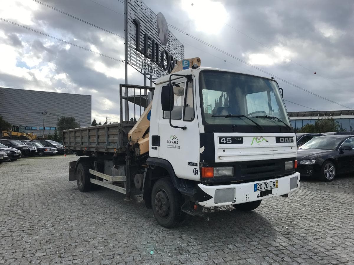DAF 45.130 Com Grua Effer 75.28 · Ano 1998 — imagen 1