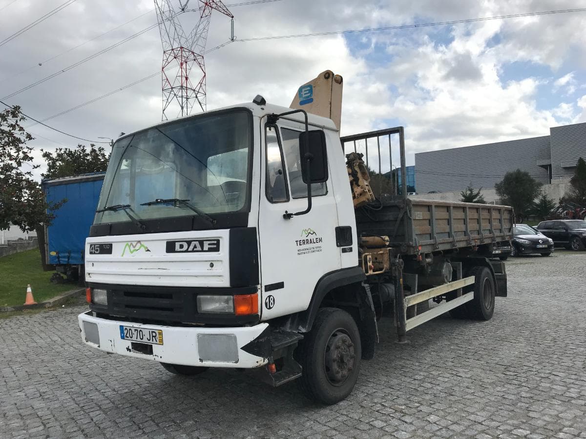 DAF 45.130 Com Grua Effer 75.28 · Ano 1998 — imagen 3