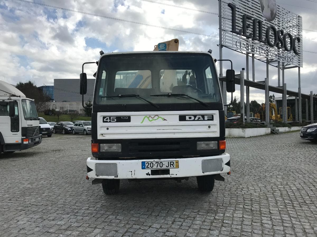 DAF 45.130 Com Grua Effer 75.28 · Ano 1998 — imagen 2