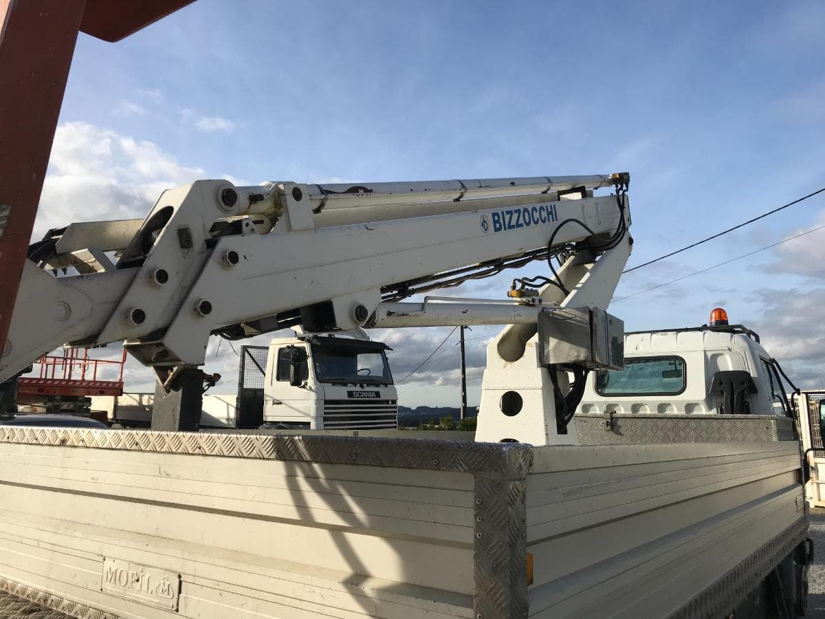 Mitsubishi Canter c/ Plataforma Elevatória de 14 M · Ano 2001 — imagem 16