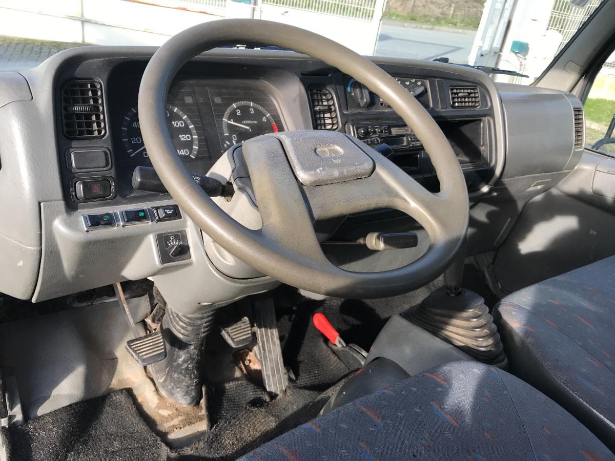 Mitsubishi Canter c/ Plataforma Elevatória de 14 M · Ano 2001 — imagem 11