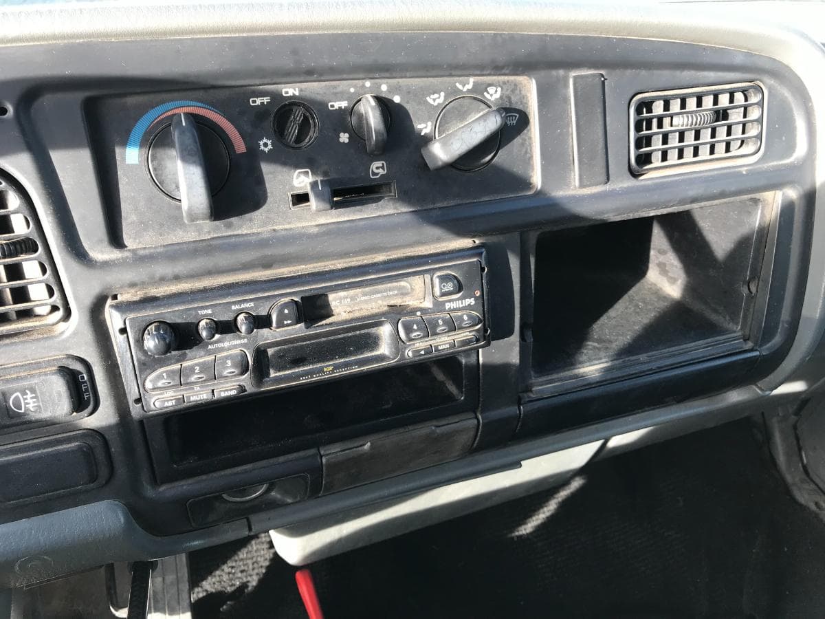 Mitsubishi Canter c/ Plataforma Elevatória de 14 M · Ano 2001 — imagem 10