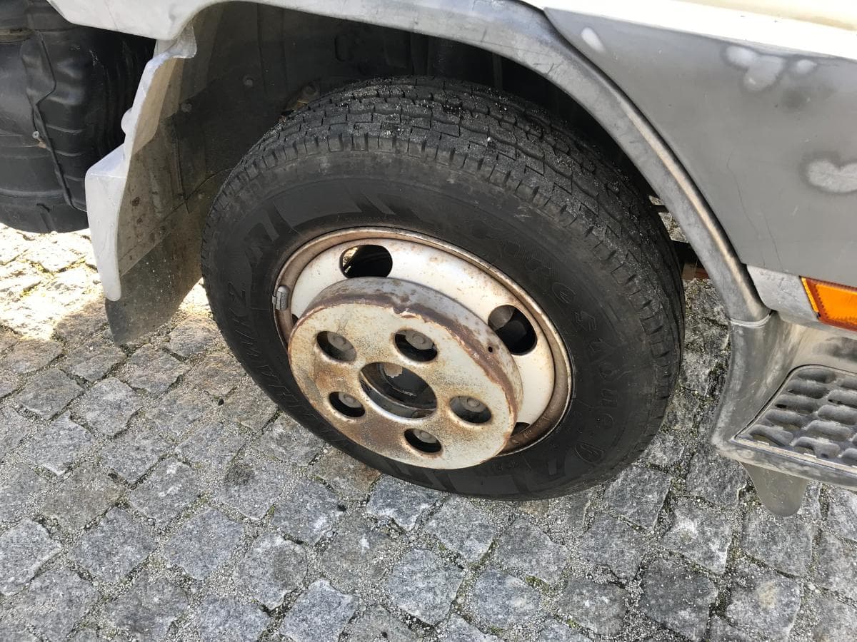 Mitsubishi Canter c/ Plataforma Elevatória de 14 M · Ano 2001 — imagem 18