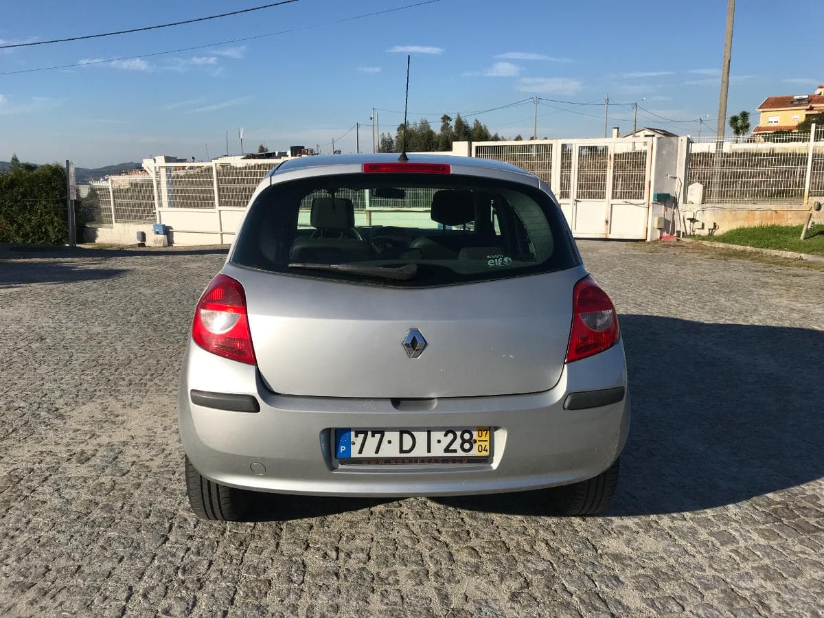 Renault Clio 1.5 DCI · Ano 2007 — imagen 7