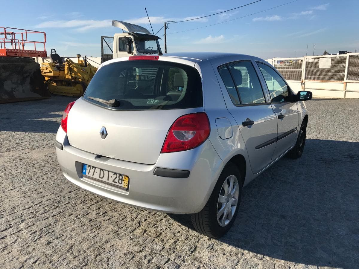 Renault Clio 1.5 DCI · Ano 2007 — imagen 6