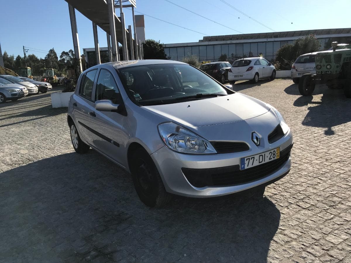 Renault Clio 1.5 DCI · Ano 2007 — imagen 1