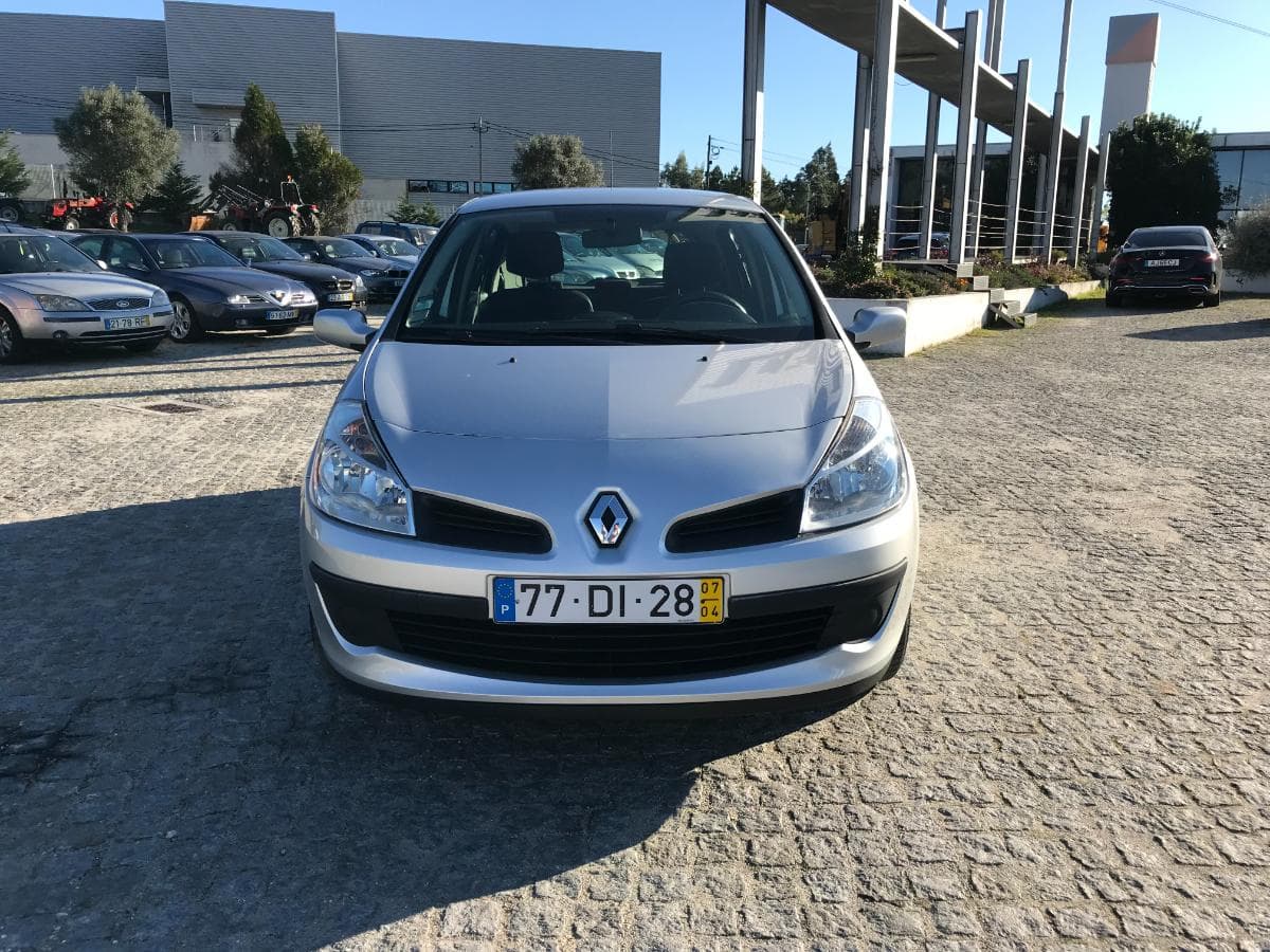 Renault Clio 1.5 DCI · Ano 2007 — imagen 2