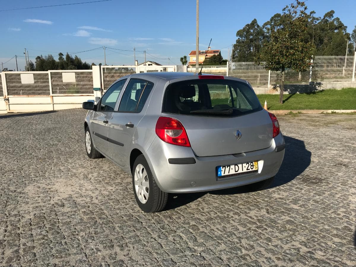 Renault Clio 1.5 DCI · Ano 2007 — imagen 10