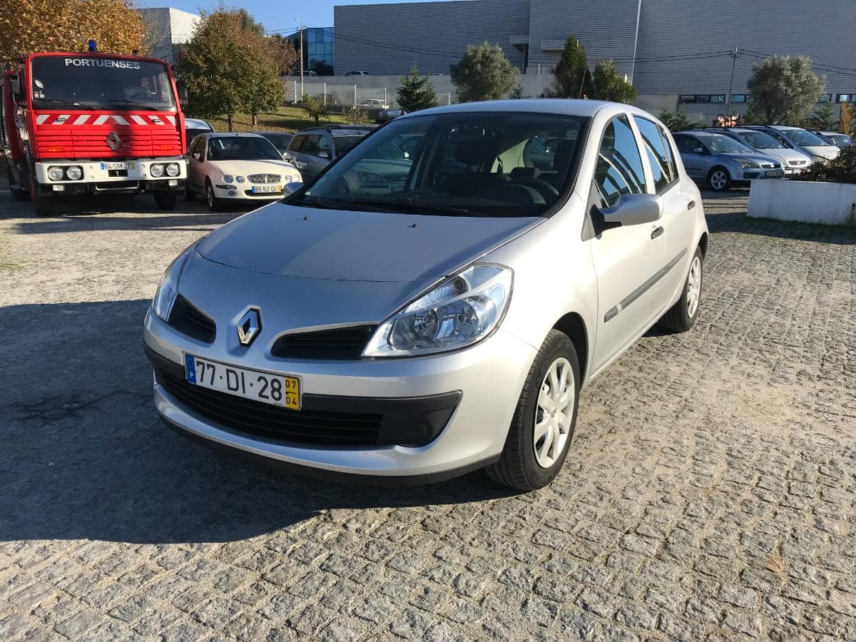 Renault Clio 1.5 DCI · Ano 2007 — imagen 5