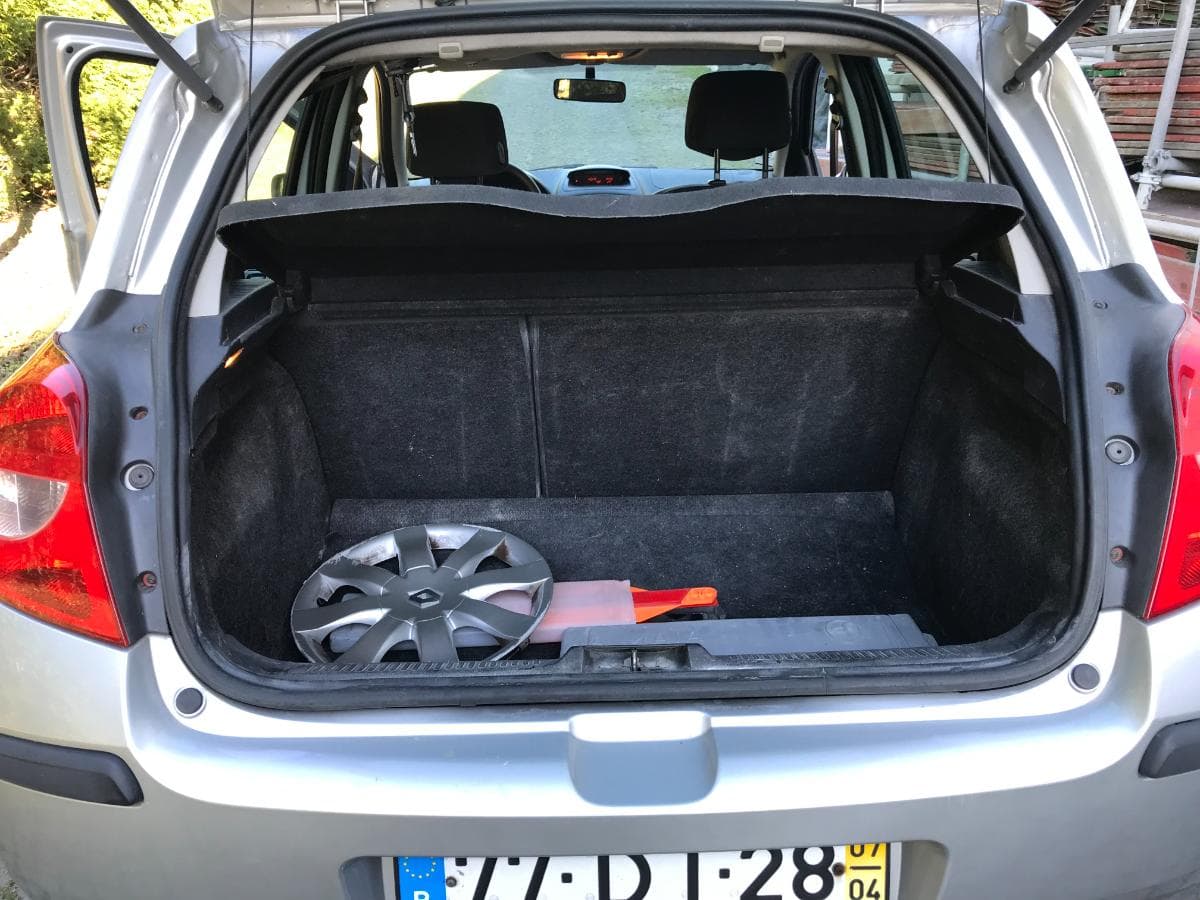 Renault Clio 1.5 DCI · Ano 2007 — imagen 8