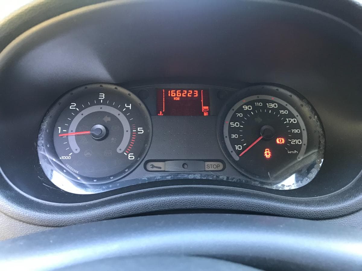 Renault Clio 1.5 DCI · Ano 2007 — imagen 24