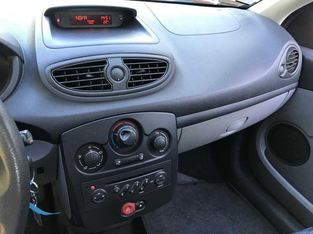 Renault Clio 1.5 DCI · Ano 2007 — imagen 26