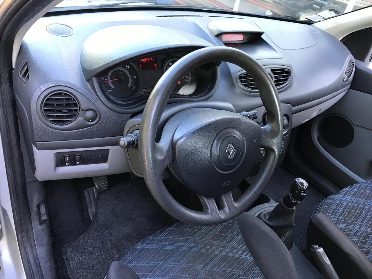 Renault Clio 1.5 DCI · Ano 2007 — imagen 27