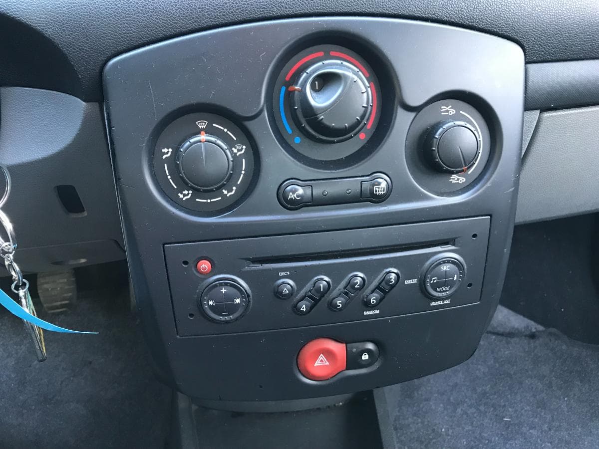 Renault Clio 1.5 DCI · Ano 2007 — imagen 28