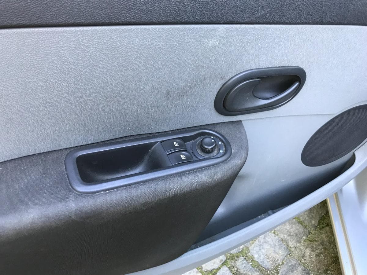 Renault Clio 1.5 DCI · Ano 2007 — imagen 29