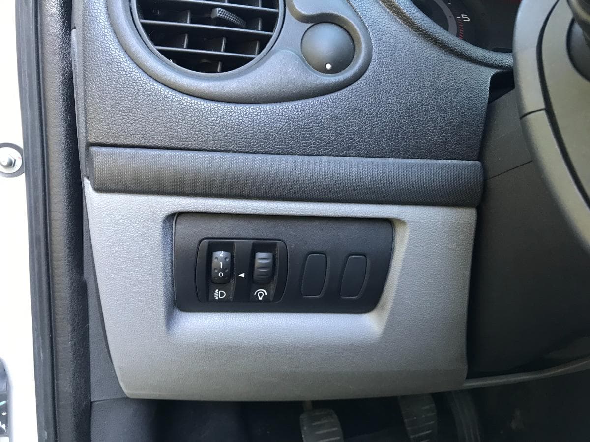 Renault Clio 1.5 DCI · Ano 2007 — imagen 30