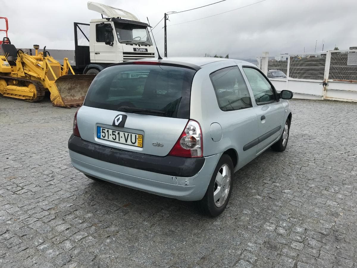 Renault Clio 1.5DCI · Ano 2003 — imagem 9