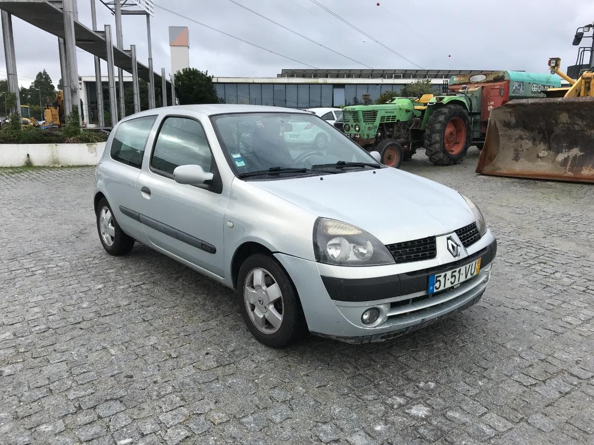 Renault Clio 1.5DCI · Ano 2003 — imagem 1