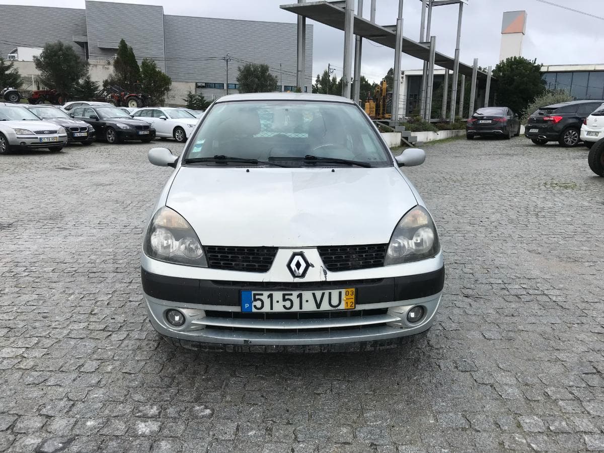 Renault Clio 1.5DCI · Ano 2003 — imagem 2