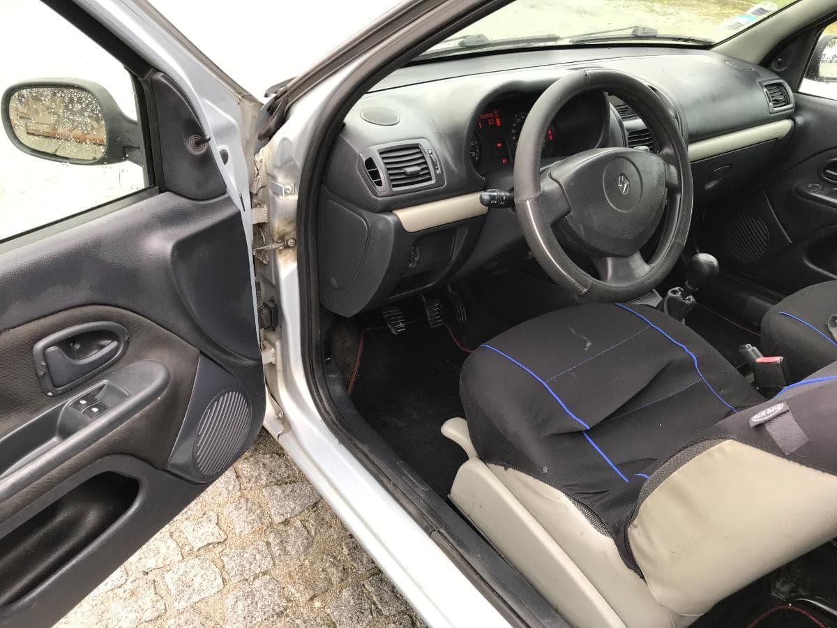 Renault Clio 1.5DCI · Ano 2003 — imagem 22