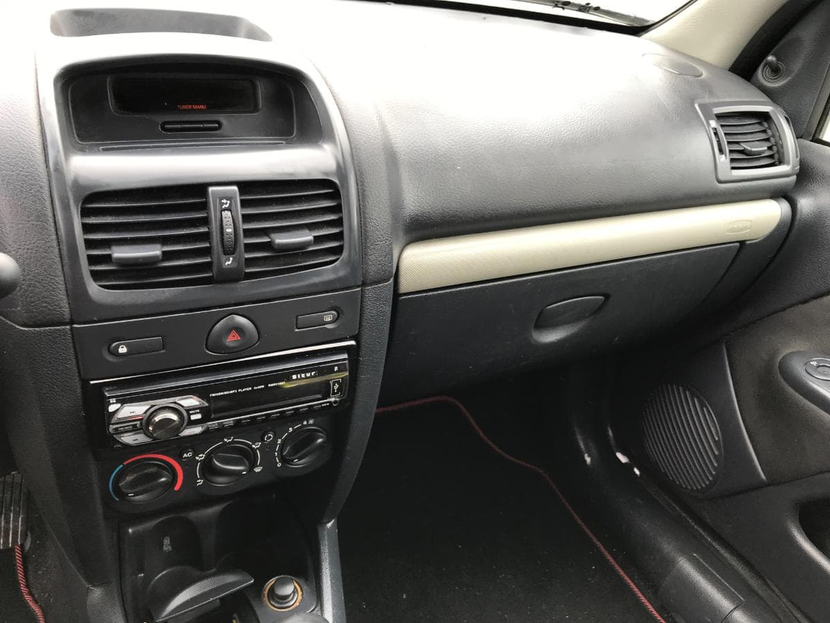 Renault Clio 1.5DCI · Ano 2003 — imagem 24