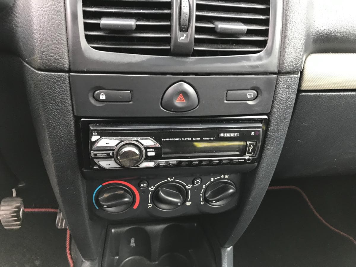 Renault Clio 1.5DCI · Ano 2003 — imagem 25