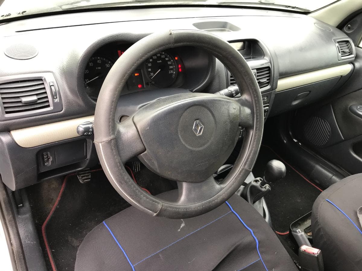Renault Clio 1.5DCI · Ano 2003 — imagem 31